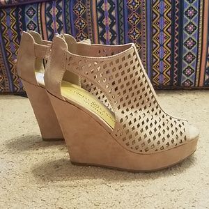 Chinese Laundry wedge